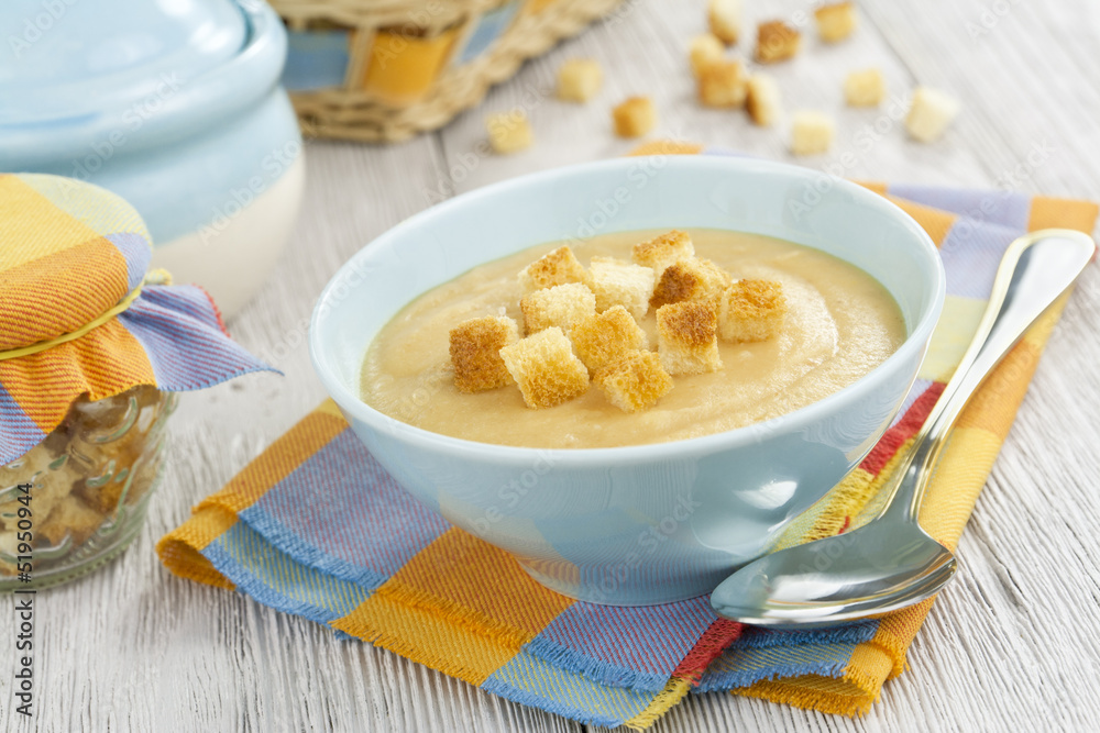 Pea soup with croutons Pea soup with croutons