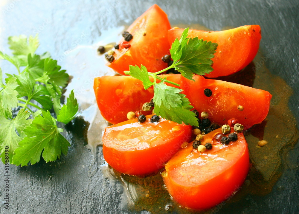 tomates à la vinaigrette, et persil tomates à la vinaigrette, et persil