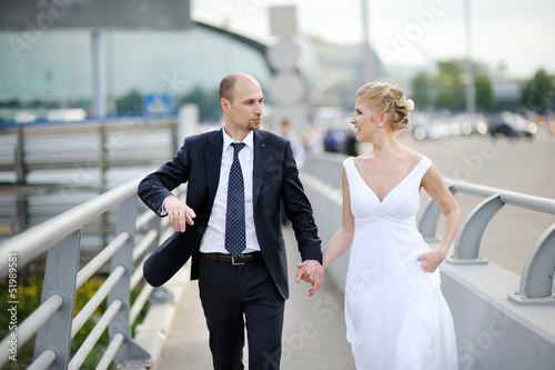 Bride and groom walking together © MNStudio
