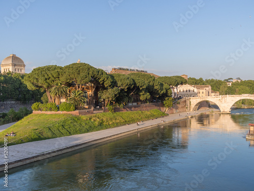 Roma, l'Isola Tiberina (veduta) photo