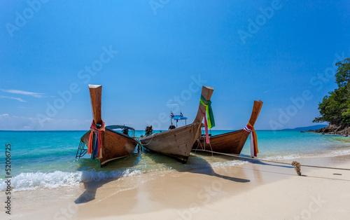 Thai boat © Alexandr Vlassyuk