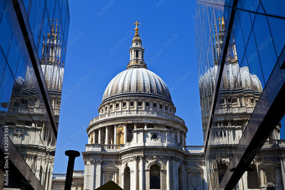 Fototapeta premium St. Paul's Cathedral in London