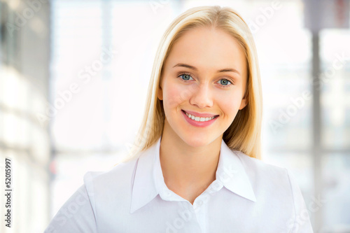 Free Download Young business woman using laptop - GFXLoad