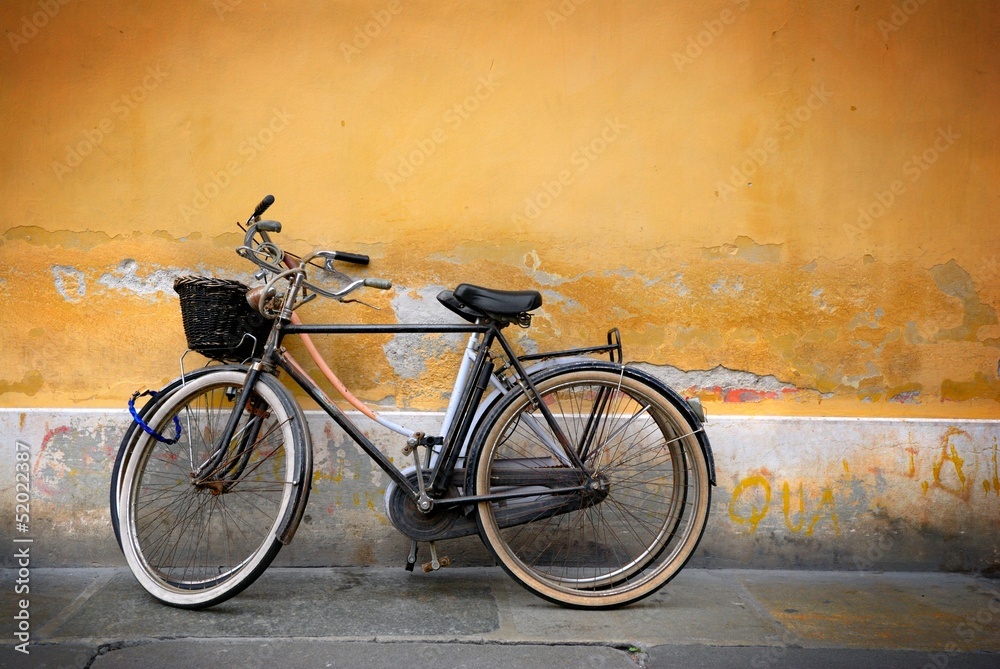 Fototapeta premium Italian old-style bycicles