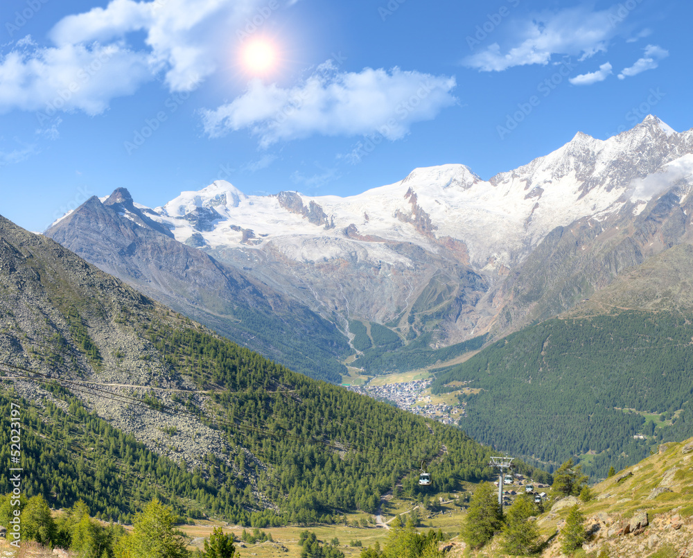 Saas Fee with surroundinmg mountains Saas Fee with surroundinmg mountains