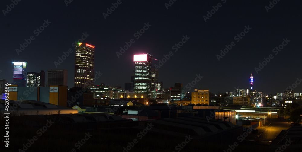 Obraz premium Miasto Johannesburg nocą
