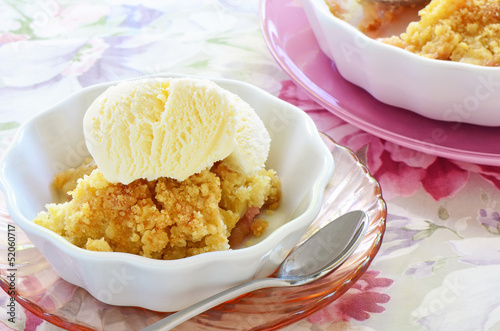 Bild auf Leinwand Rhubarb crumble