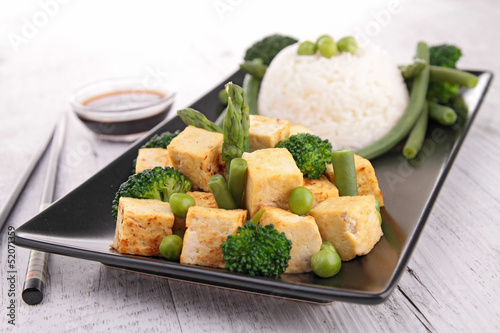 cooked tofu and vegetables