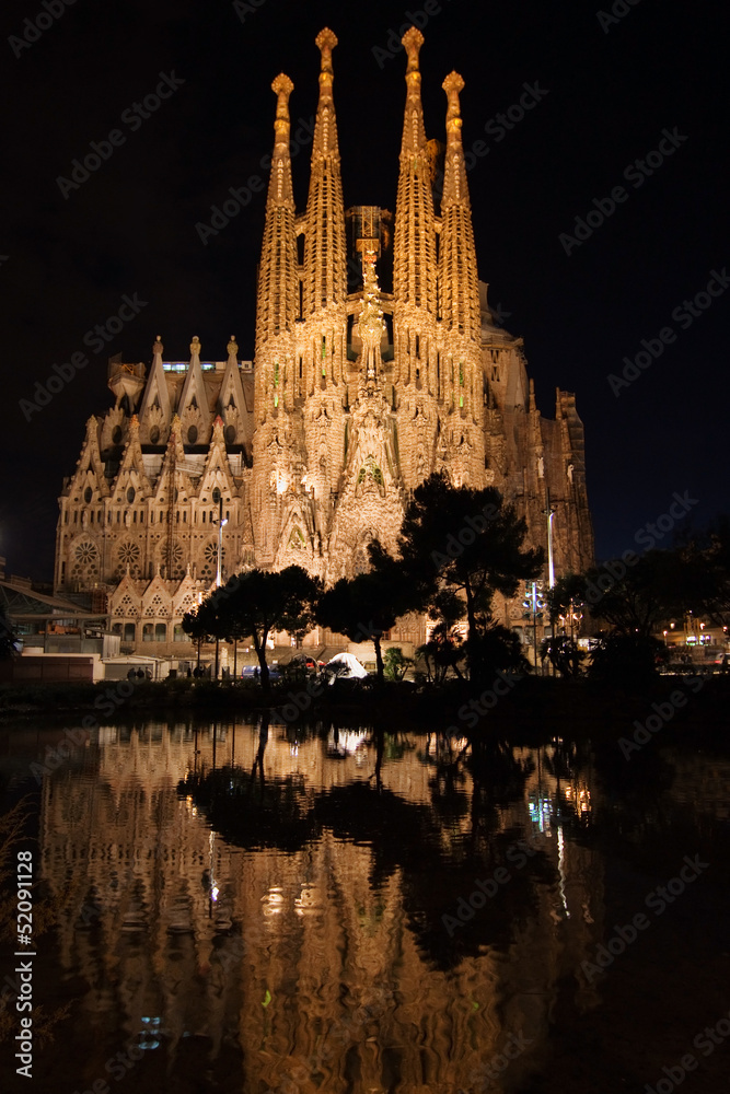 Fototapeta premium Sagrada Familia zamyśliła się