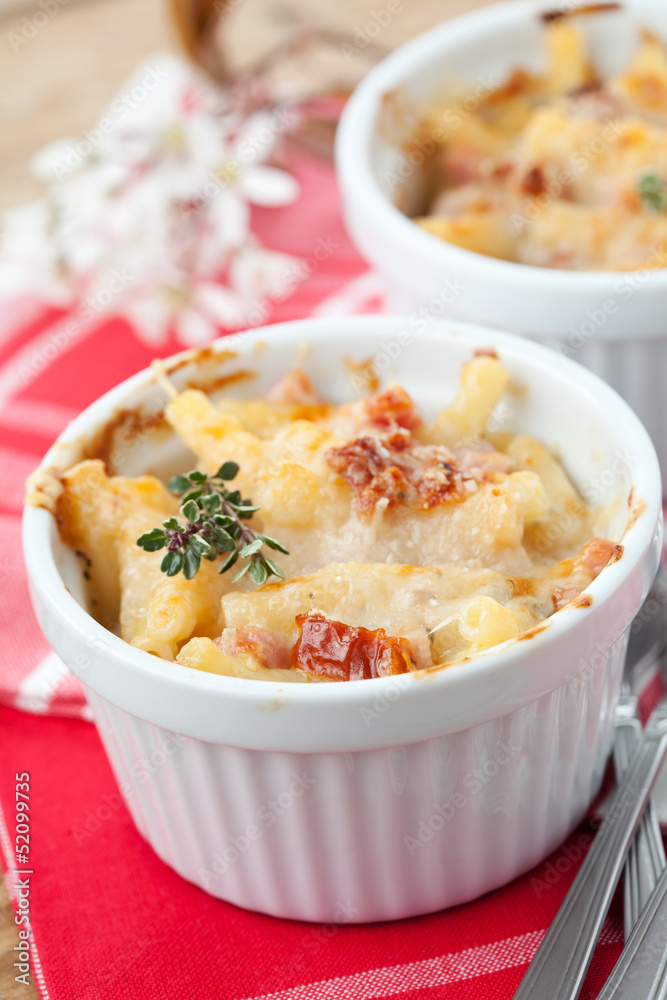 Baked Macaroni and Cheese with ham and dried tomatoes Baked Macaroni and Cheese with ham and dried tomatoes