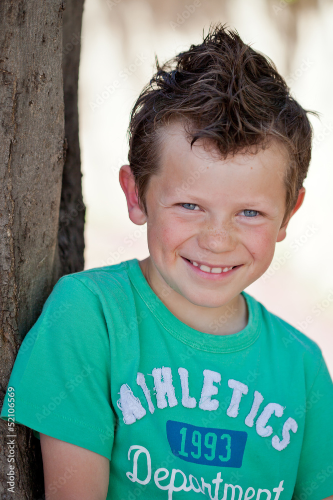 Jeune garçon avec une crête