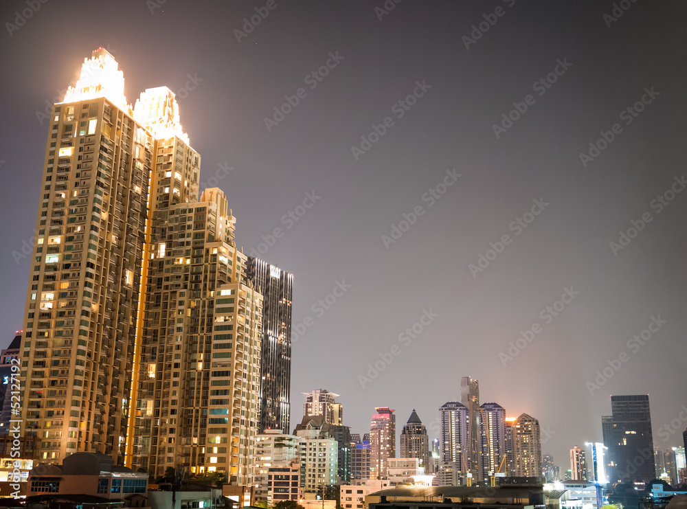 Fototapeta premium Bangkok cityscape at night