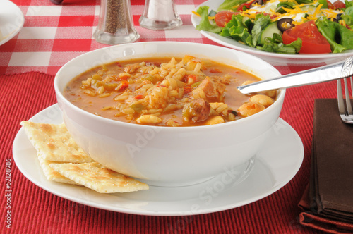 chicken gumbo with crackers