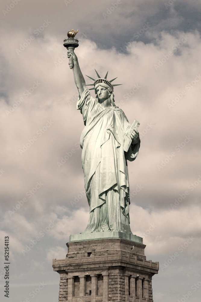 Fototapeta premium Statue of Liberty - sepia image
