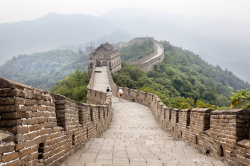 Wandcirkels China Chinese Muur door groene bergen  © jjuncadella