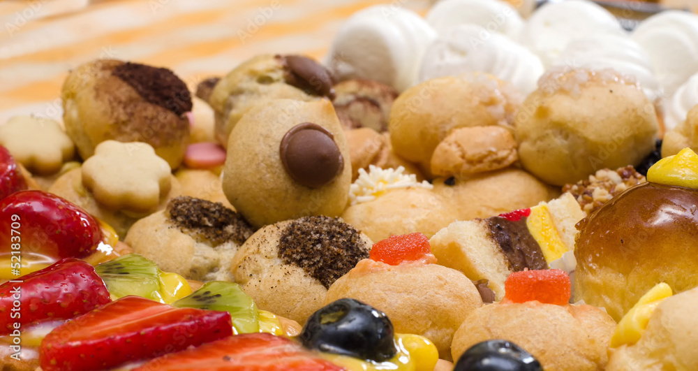 Delicious pastries, tarts and small cakes Delicious pastries, tarts and small cakes