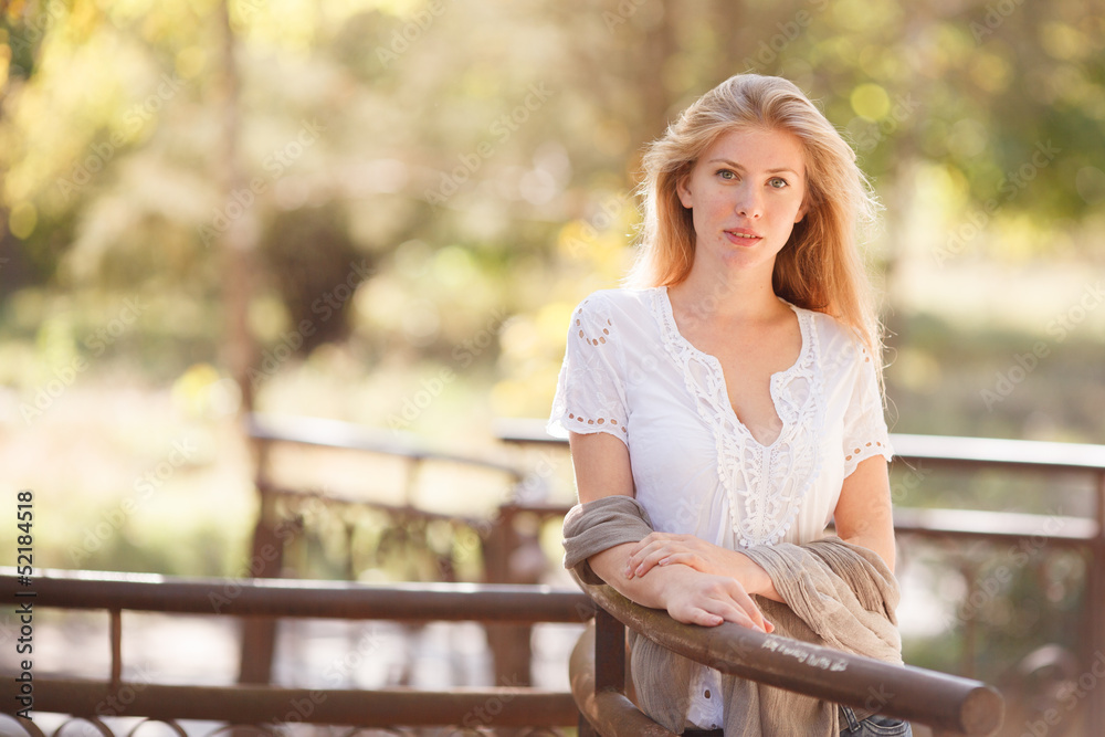 Naklejka premium Beautiful young woman in autumn park