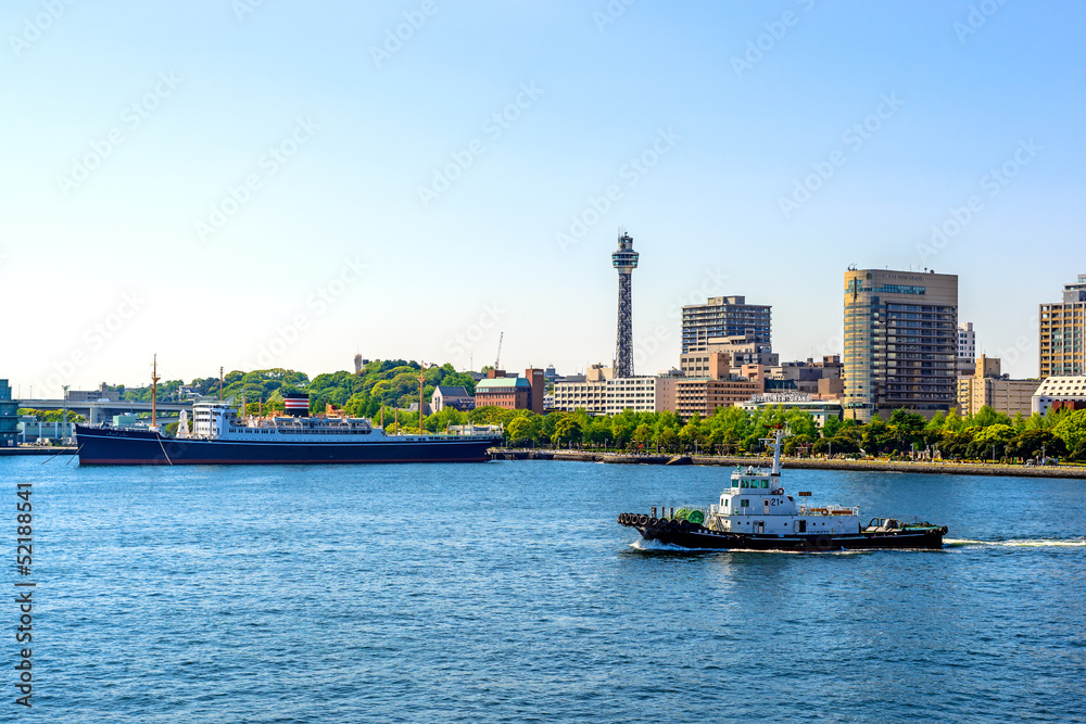 Tugboat coming into the Yokohama harbor in Kanagawa, Japan.