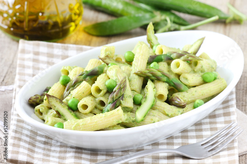 Italian pasta with asparagus and green peas sauce