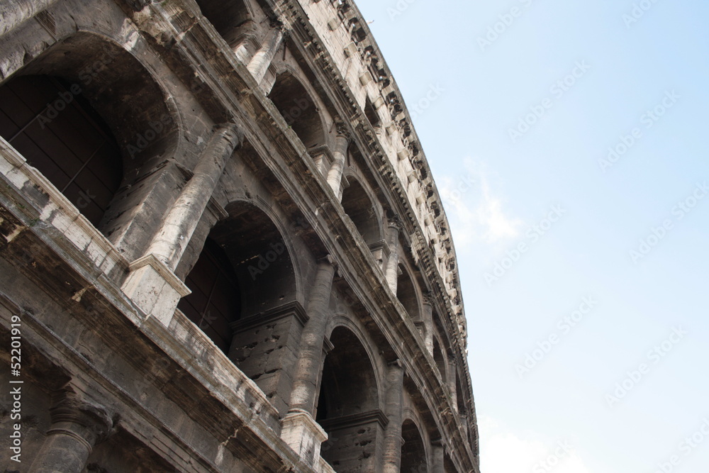 Roma, dettagli del Colosseo