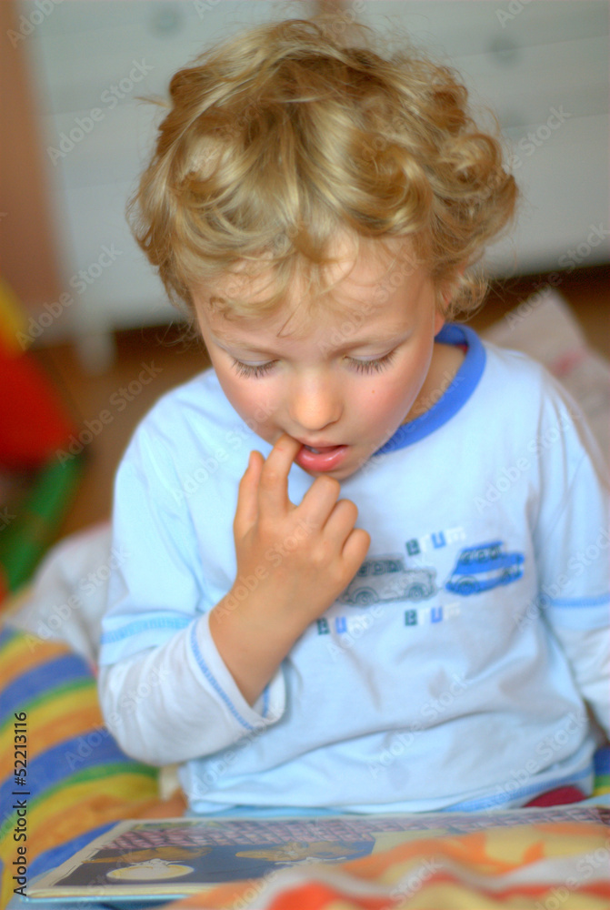 Fototapeta premium child with book