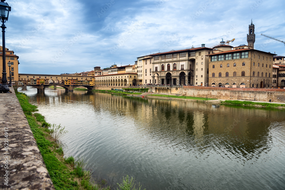 Firenze, Arno and Ponte Vecchio. Tuscany, Italy