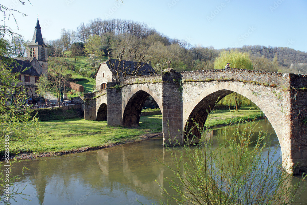 Vieux pont de Belcastel en Aveyron Vieux pont de Belcastel en Aveyron