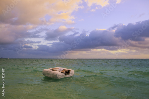 Billede på lærred woman in bed adrift