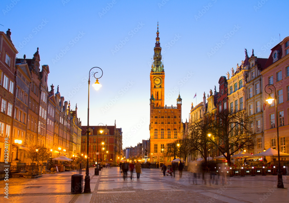 Fototapeta premium Old town of Gdansk with city hall at night