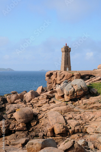 France, the lighthouse of Ploumanach in Brittany © PackShot