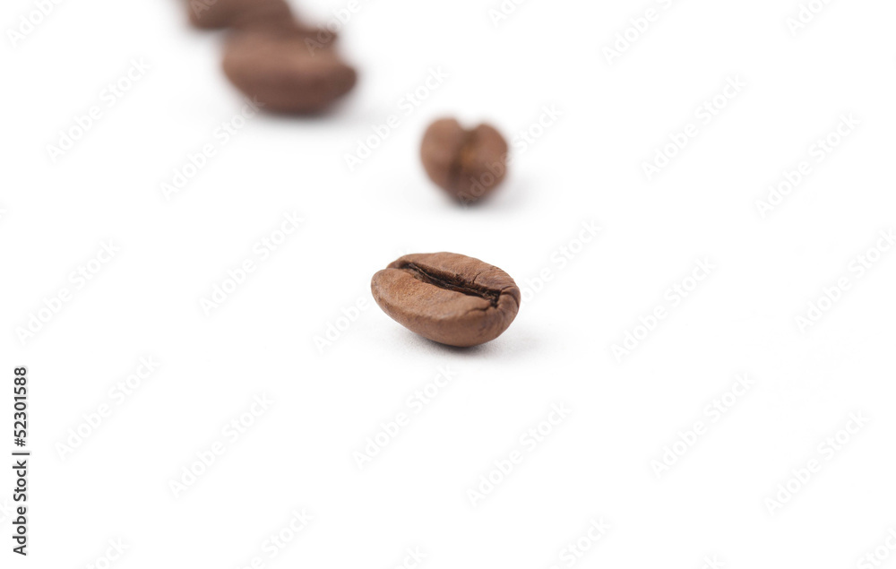 Naklejka premium Coffee beans isolated on a white backgrounds