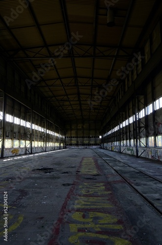 Empty hall warehouse - pusty stary magazyn hala