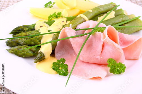 Green asparagus with prosciutto, potato, chives and sauce