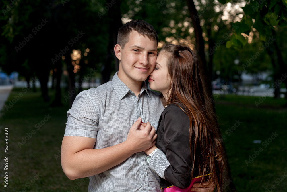 Obraz premium Young couple in love kissing