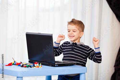 child look laptop