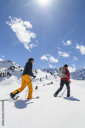 Winterwanderung mit Schneeschuhen photo