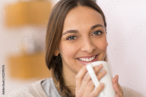 Fototapeta Naklejka Na Ścianę i Meble -  Woman drinking coffee at home