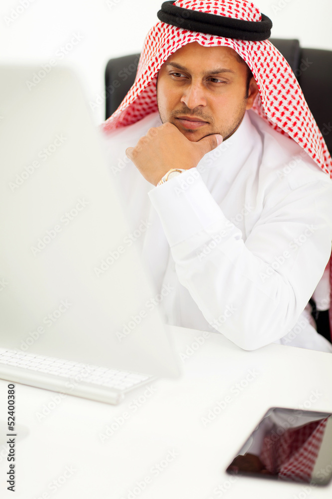 arabian businessman looking at computer screen