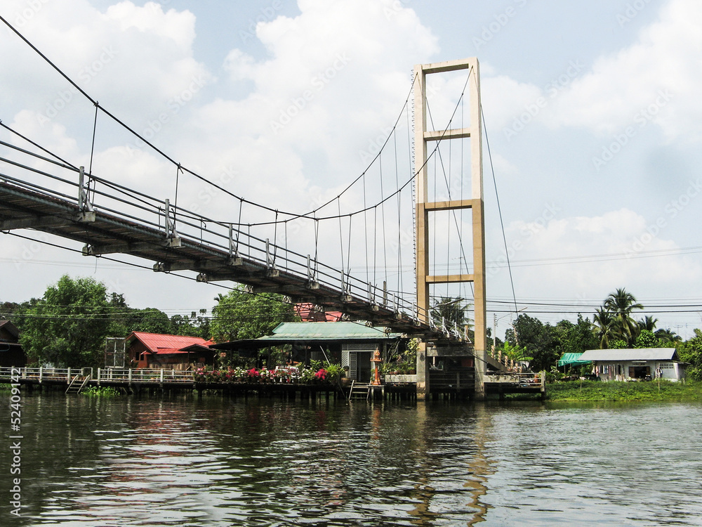 Fototapeta premium bridge at kwan riam floating market