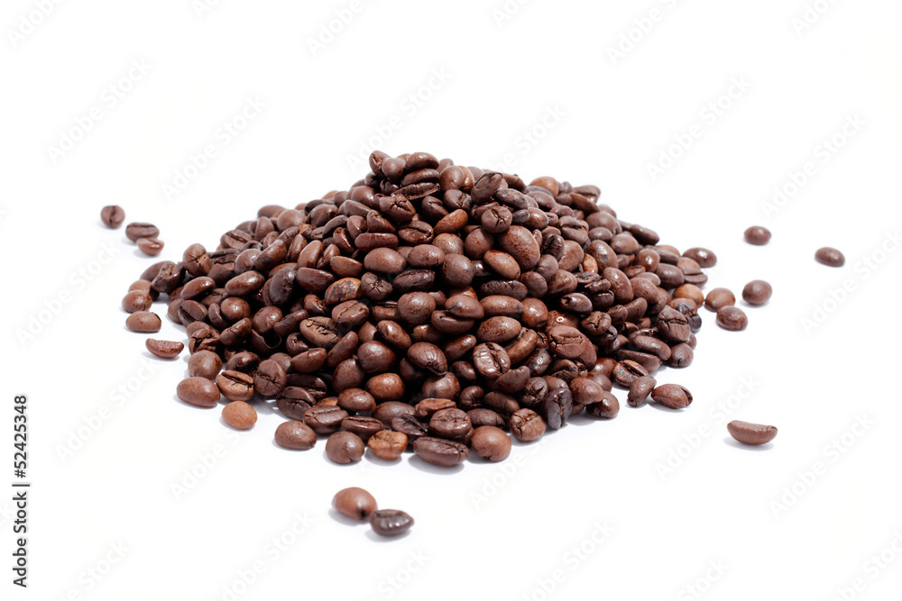 Fototapeta premium a pile of coffee beans on white background
