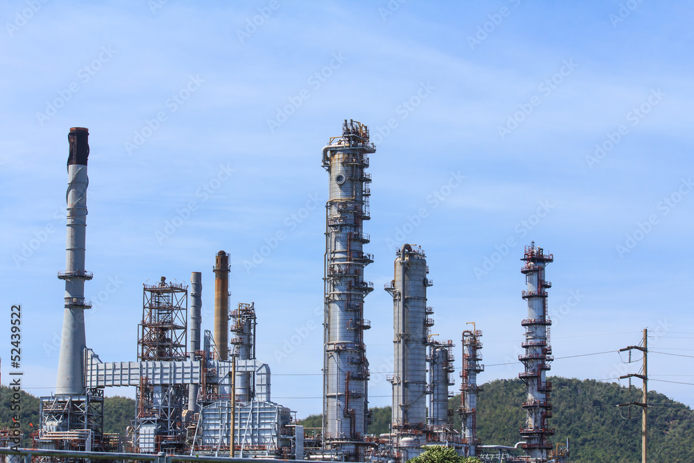 Fototapeta premium Oil refinery in a day time.