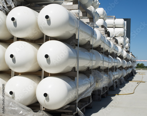 Foto White industrial butan bottles
