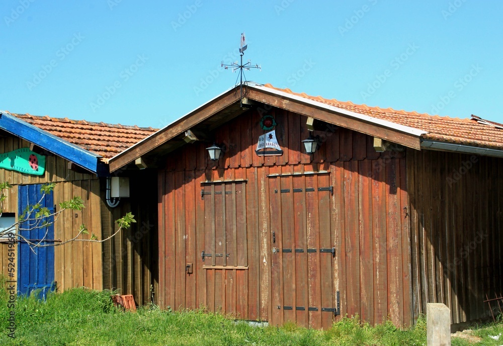 Cabanes du port osréicole de Gujan-Mestras. Cabanes du port osréicole de Gujan-Mestras.