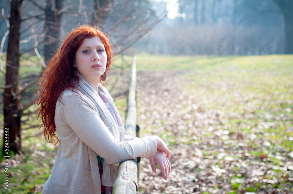 Naklejka premium beautiful young woman posing in the park