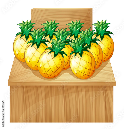 A pineapple fruitstand with an empty board