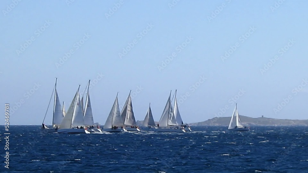 Eine Regatta von Segelschiffen auf dem Meer