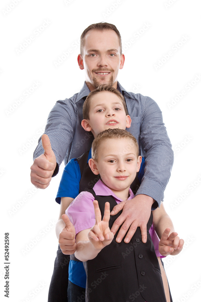 Alleinerziehender Vater mit seinen beiden Kindern