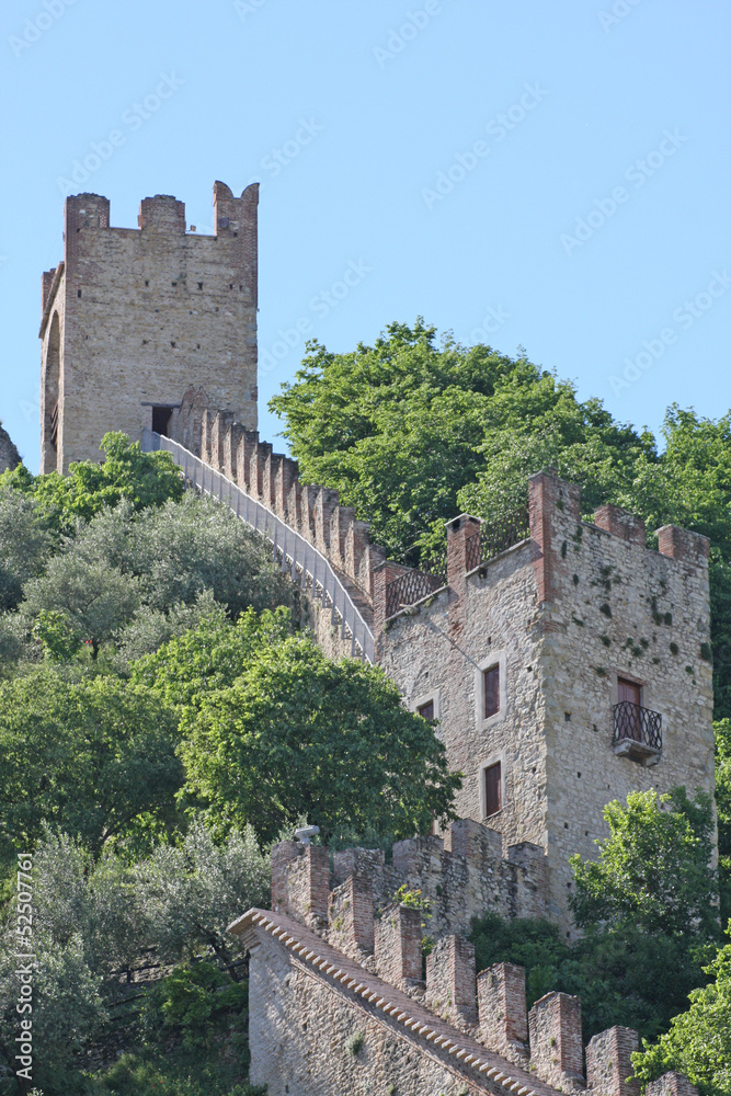 Obraz premium ancient castle of the medieval walls of Marostica with towers