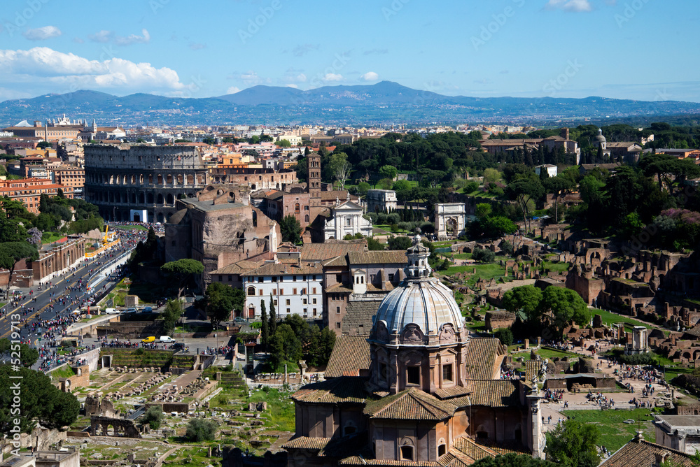Naklejka premium Panoramic view of ancient Roman ruins