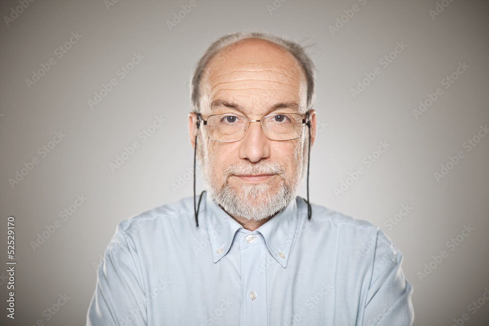 Obraz premium Portrait of old man with grey beard